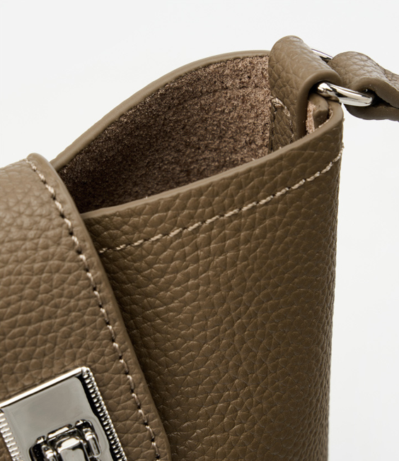 Designed Women's Bag 100% Genuine Leather Single Shoulder or Crossbody Bag Alaska