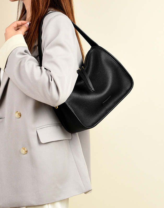 Designed Women's 100% Genuine Leather Single Shoulder or Crossbody Bag Rhode Island