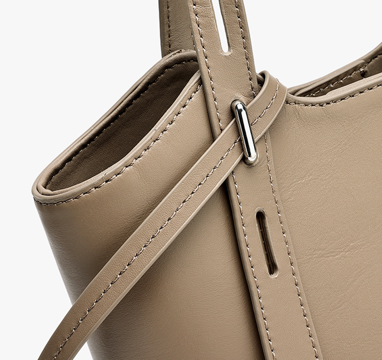 Designed Women's Bag 100% Genuine Leather Single Shoulder or Crossbody Bag Real