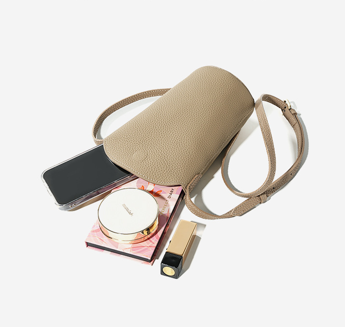 High-End Design Women's 100% Genuine Leather Small Single Shoulder or Crossbody Flat Bag Bosa